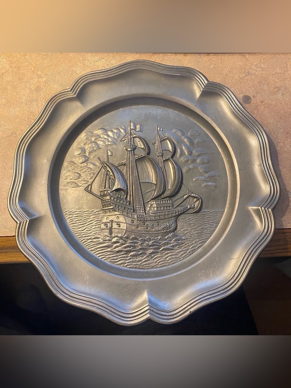 Vintage Mid-20th Century Decorative Pewter Wall Plate (22-23cm in diameter)